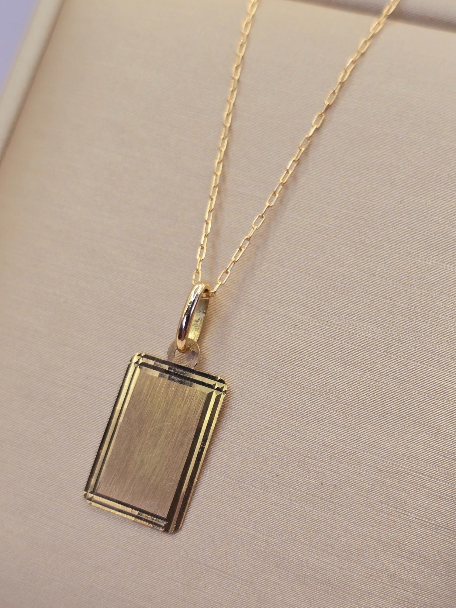 Cadena limada 50 cm con placa bisel 2.5 cm 2.3 grs Oro 18k 4