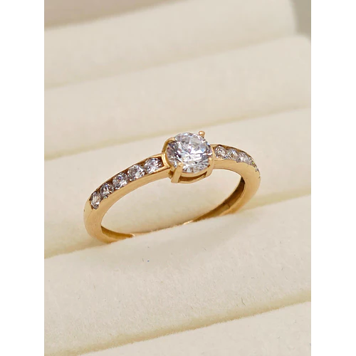 Anillo medio cintillo duquesa circon 2.5 grs Oro 18k