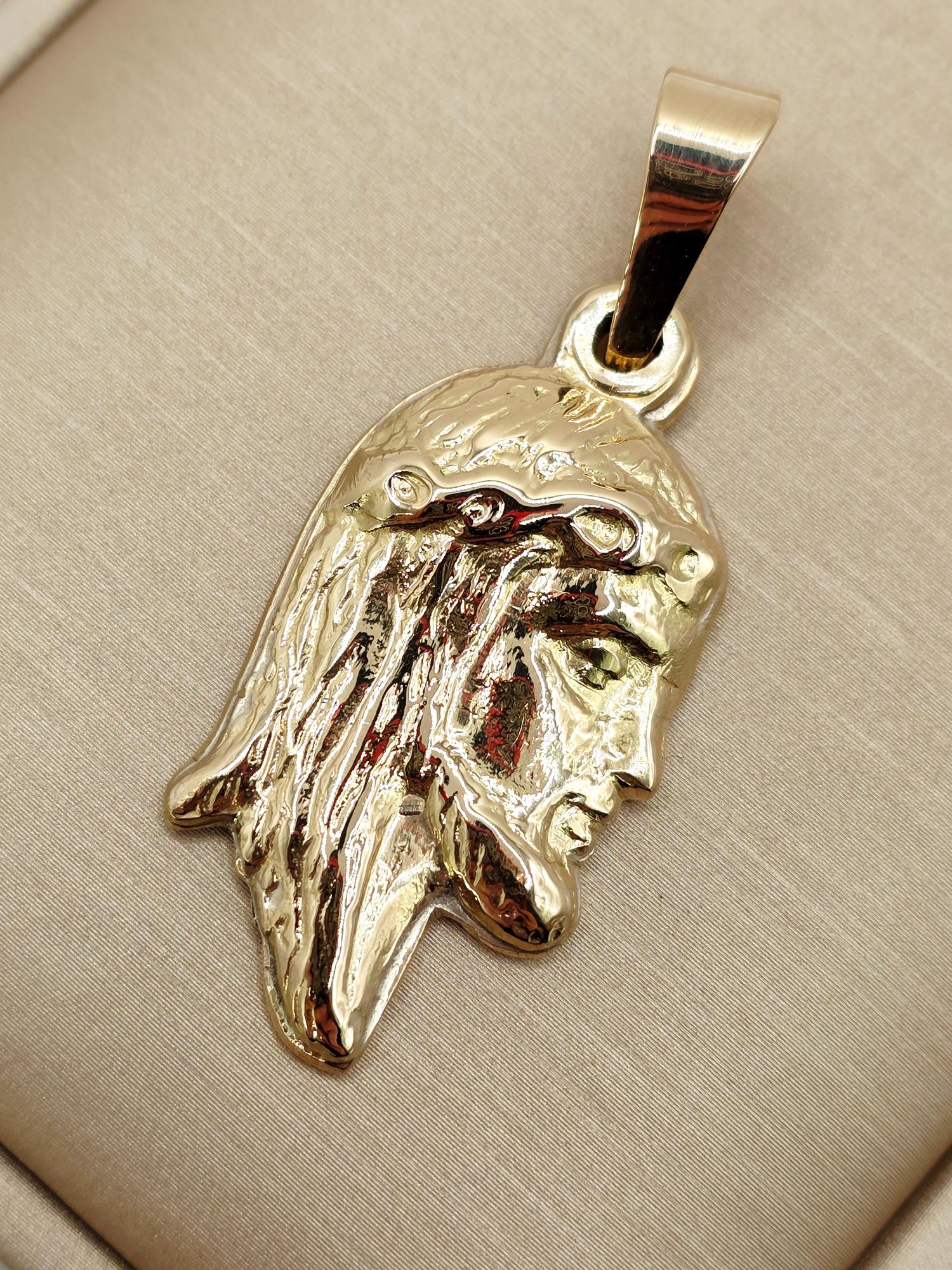 Colgante cara de cristo 4.6 cm 15 grs Oro 18k 1