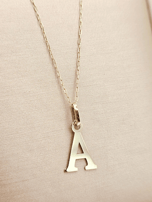 Cadena limada 50 cm y letra 2 cm 2 grs Oro 18k