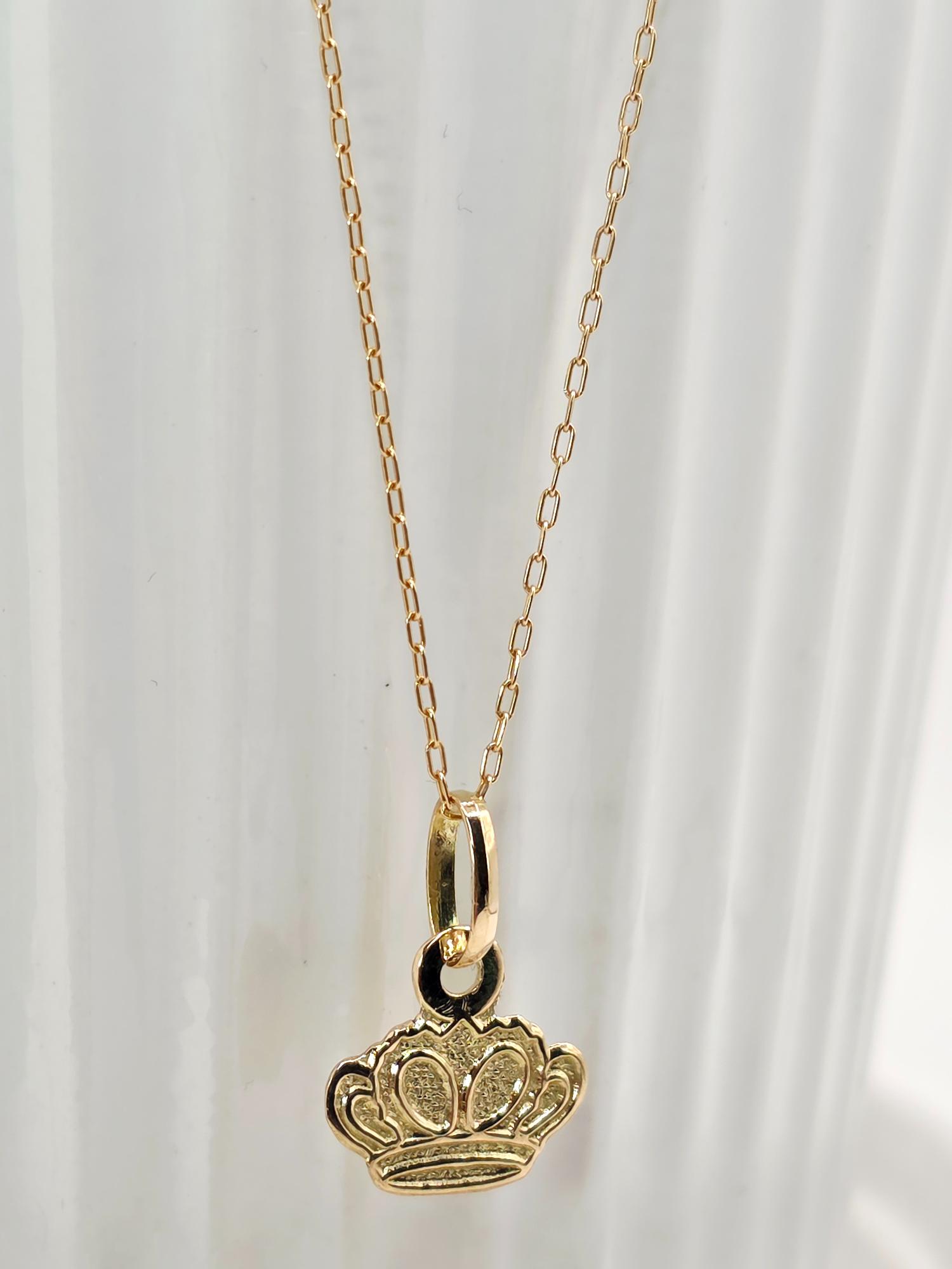 Cadena limada 50 cm y colgante corona 1.7 cm 2 grs Oro 18k 5
