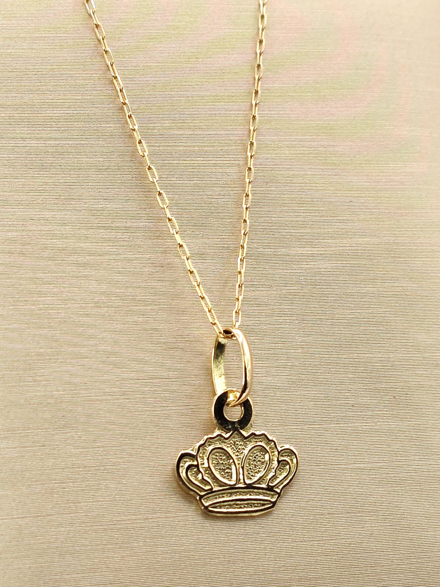 Cadena limada 50 cm y colgante corona 1.7 cm 2 grs Oro 18k 1
