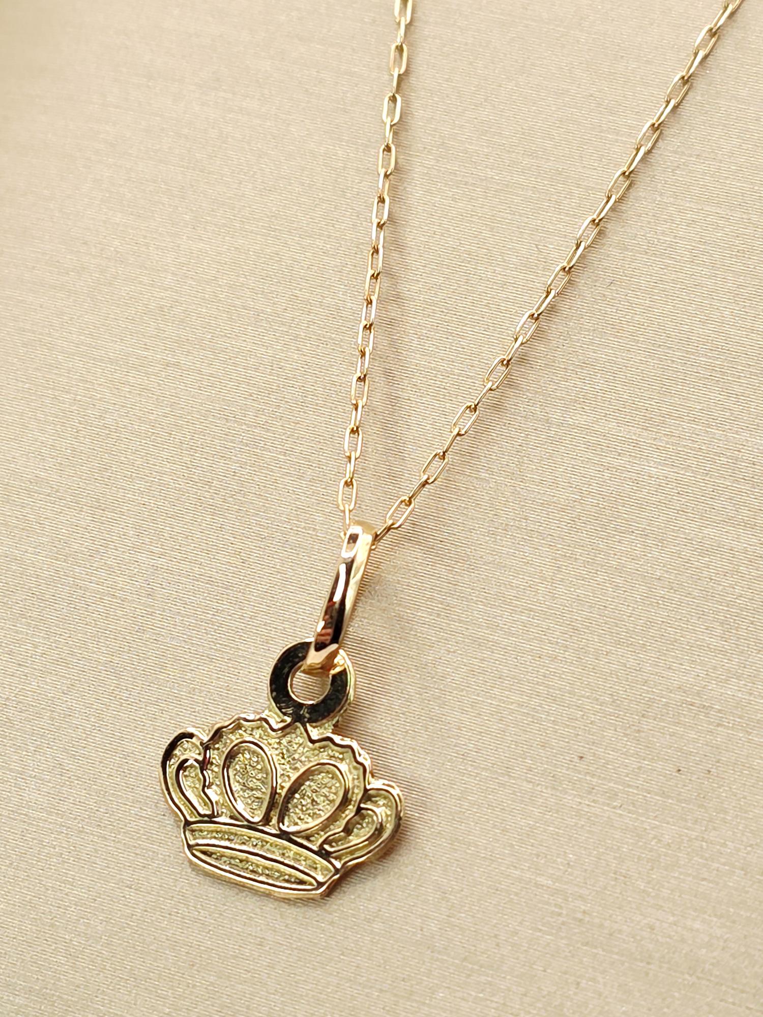 Cadena limada 50 cm y colgante corona 1.7 cm 2 grs Oro 18k 2