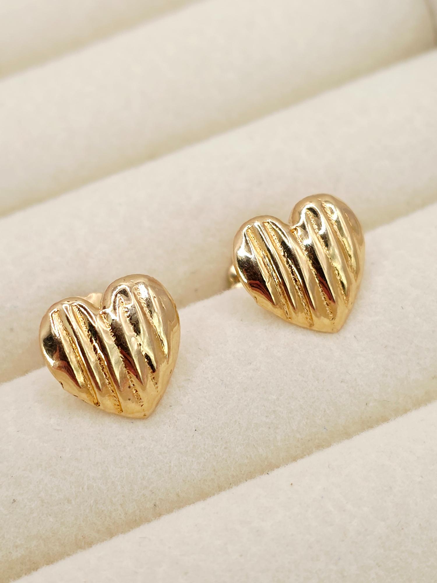 Aros corazón tallado 9 mm 1.2 grs Oro 18k 1