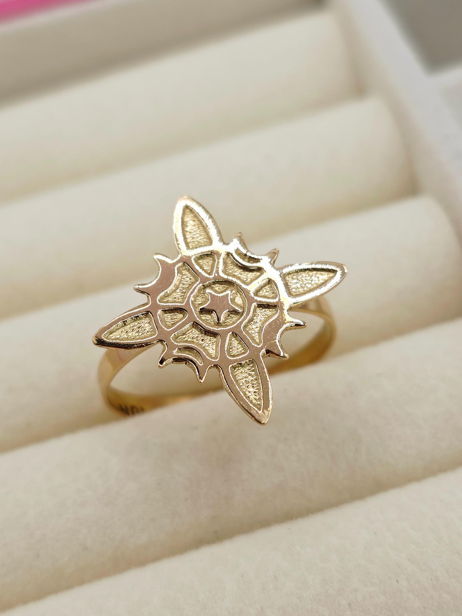 Anillo nudo de bruja macizo 2 grs Oro 18k 1