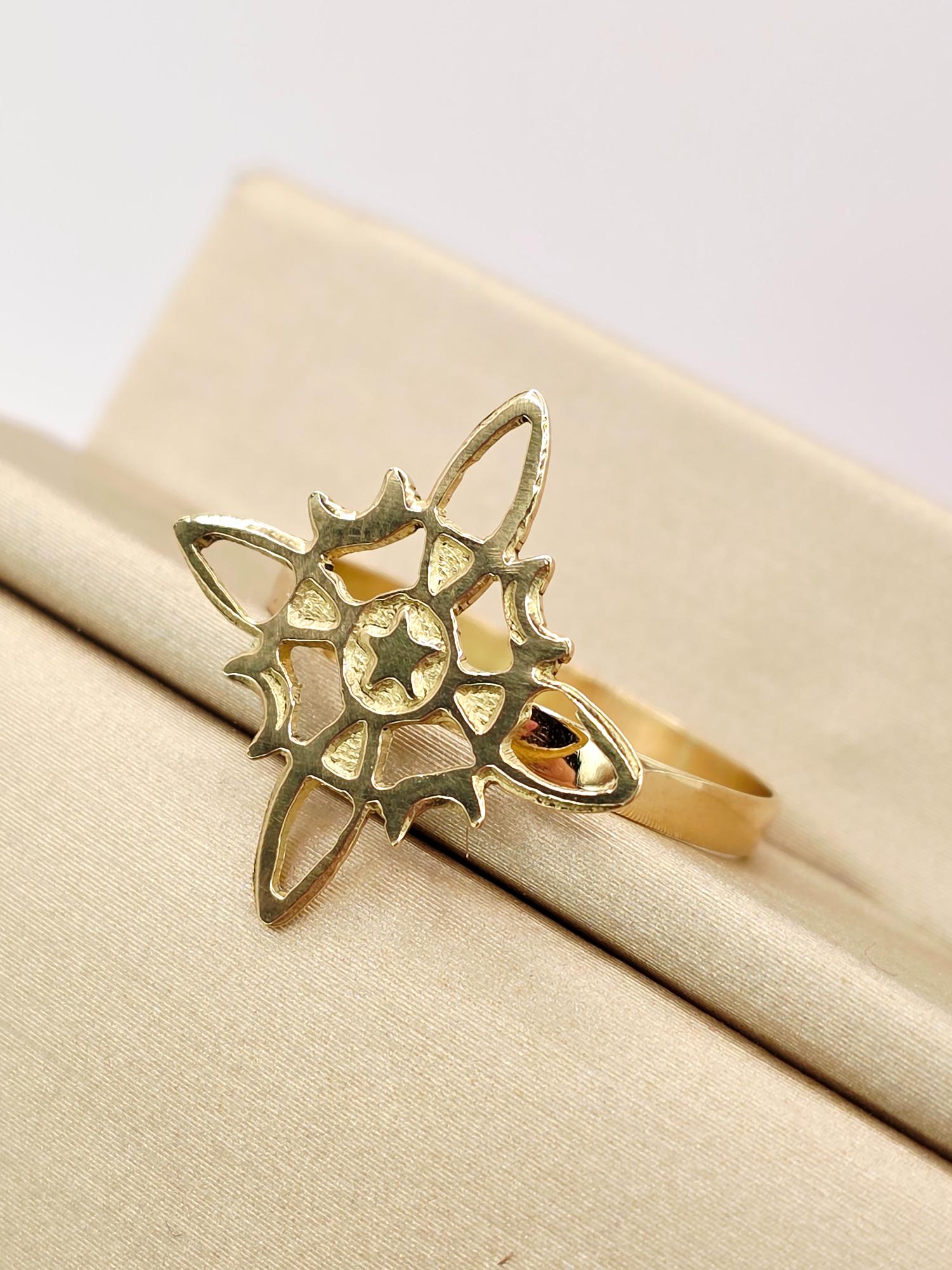 Anillo nudo de bruja silueta 1.8 grs Oro 18k 6