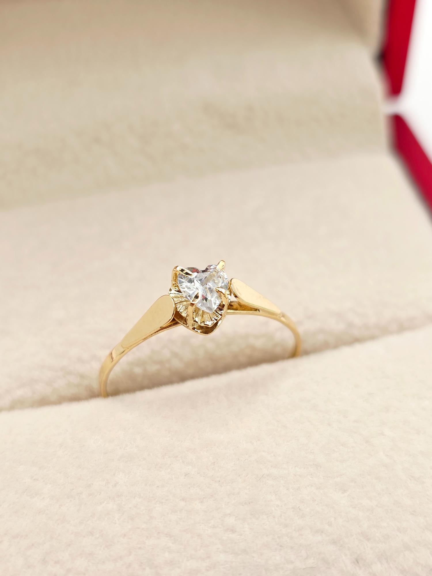 Anillo chatón corazón circón 1.1 grs Oro 18k 4