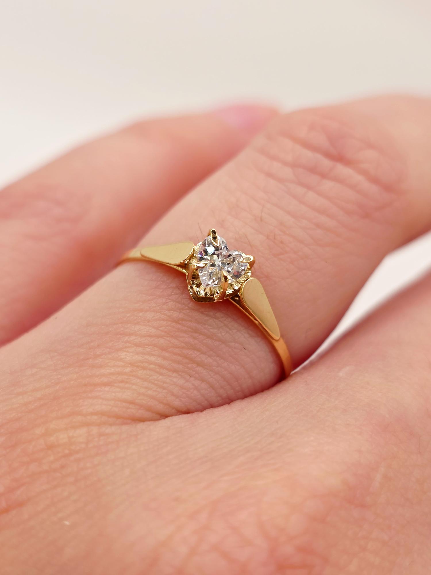 Anillo chatón corazón circón 1.1 grs Oro 18k 5