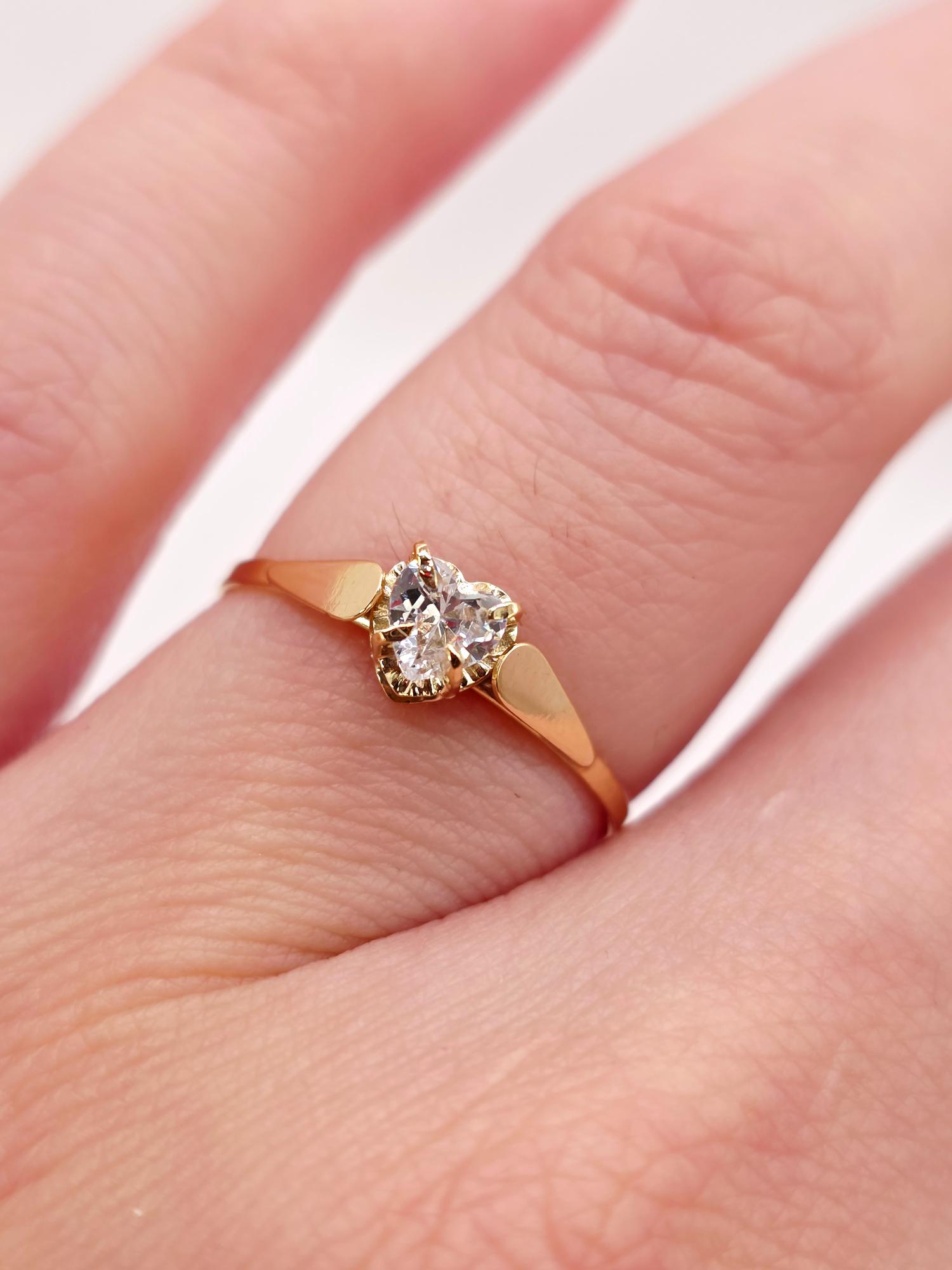 Anillo chatón corazón circón 1.1 grs Oro 18k 6