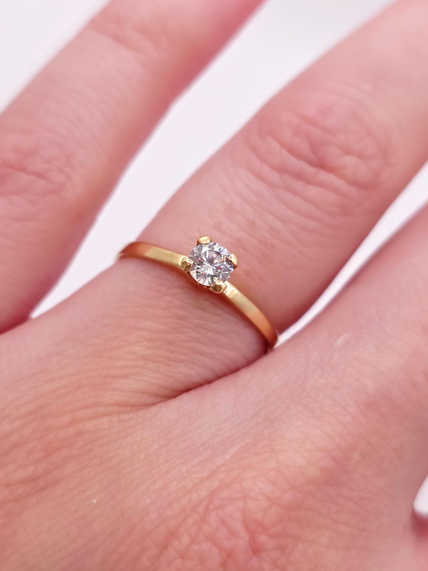 Anillo solitario Circón 1.6 grs Oro 18k  6