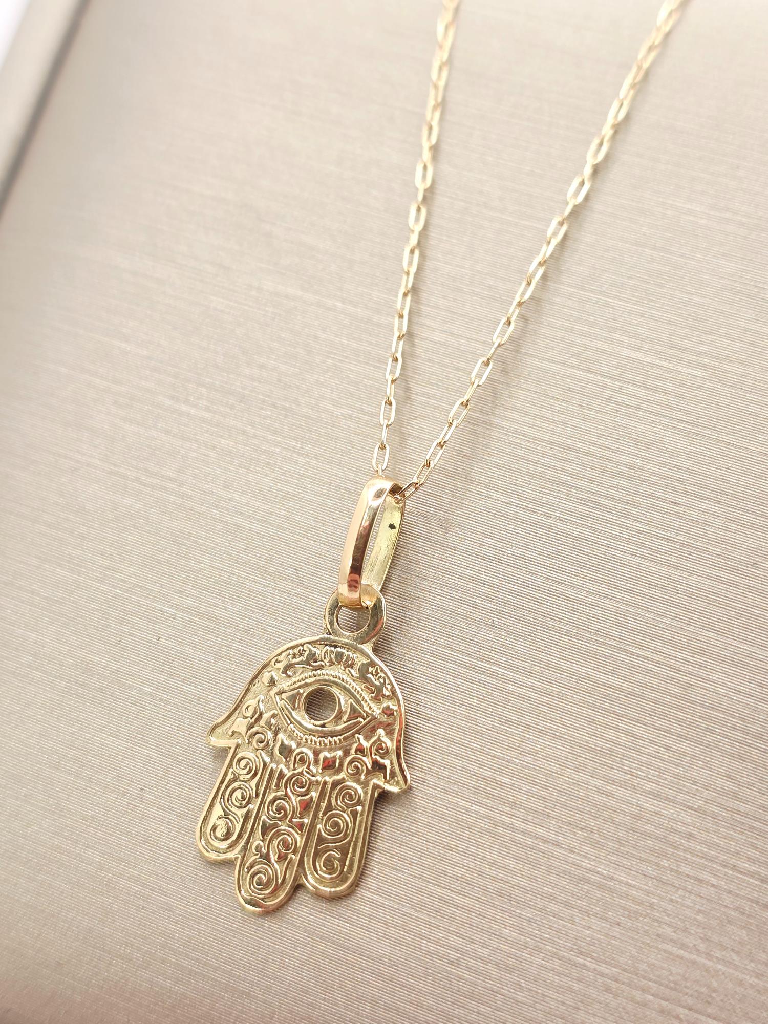 Cadena limada 50 cm y mano de fátima 2 cm 2.3 grs Oro 18k 5