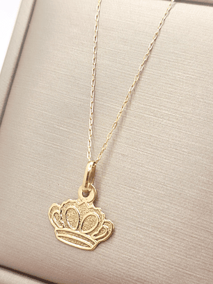 Cadena limada 50 cm y colgante corona 2 cm 2.4 grs Oro 18k