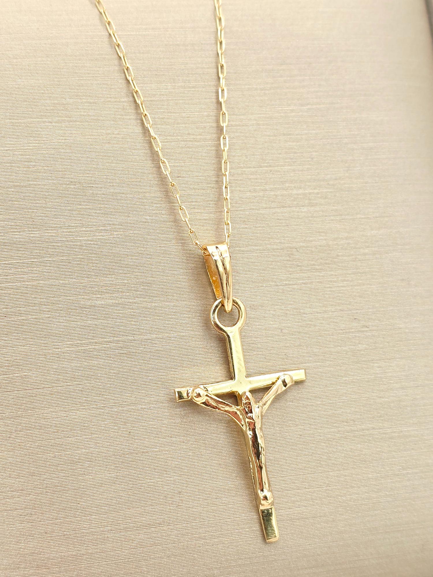 Cadena limada 50 cm y cruz cristo 3 cm 2.5 grs Oro 18k 1