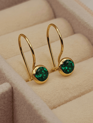 Aros punto de luz esmeralda con gancho 1.6 cm 1.1 grs Oro 18k