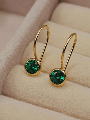 Aros punto de luz esmeralda con gancho 1.6 cm 1.1 grs Oro 18k