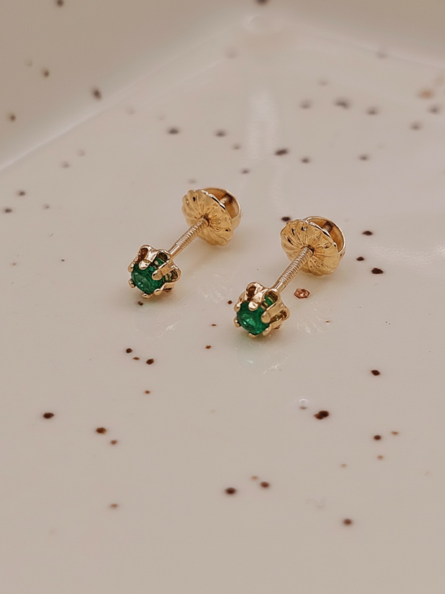 Aros chaton italiano esmeralda 4 mm 0.7 grs Oro 18k 2