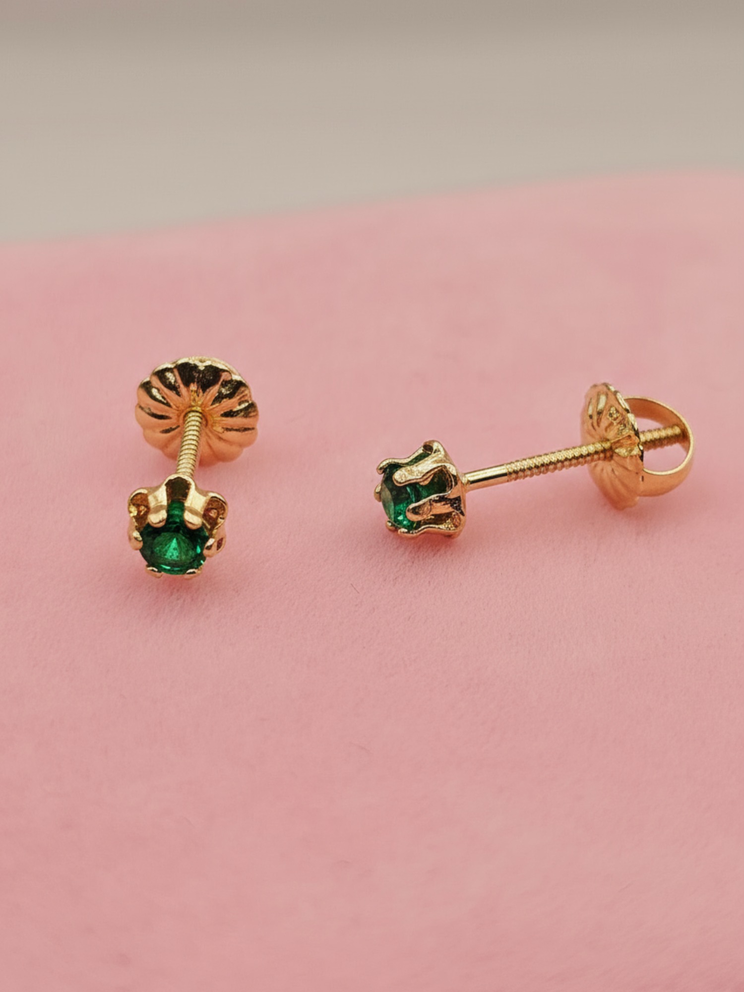 Aros chaton italiano esmeralda 4 mm 0.7 grs Oro 18k 4