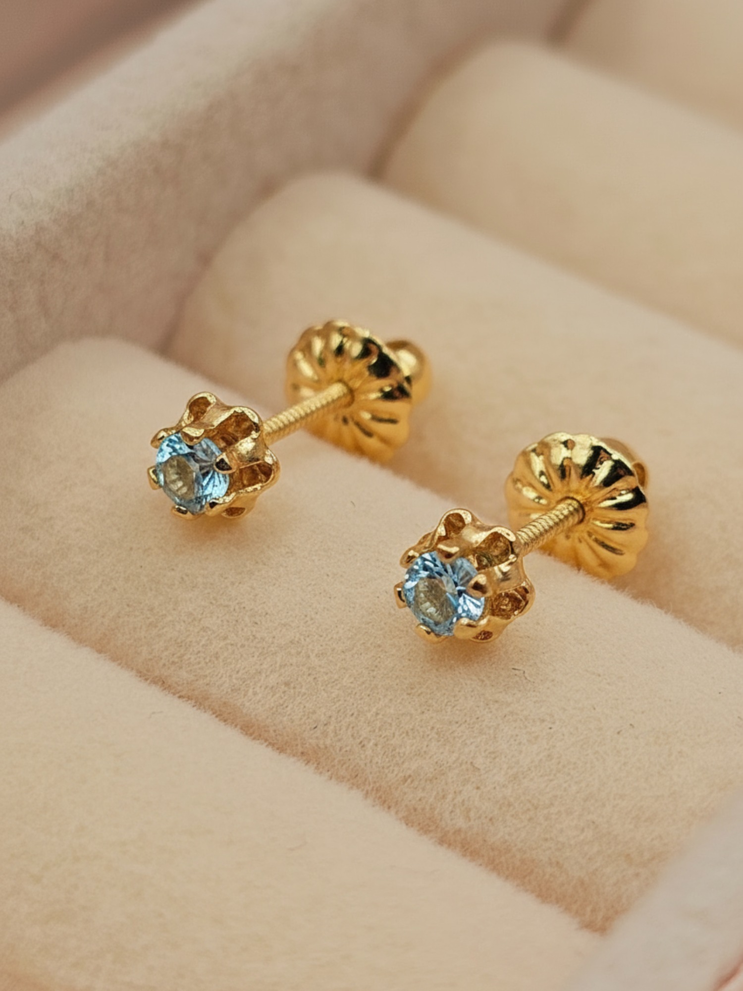 Aros chaton italiano aguamarina 4 mm 0.7 grs Oro 18k 2