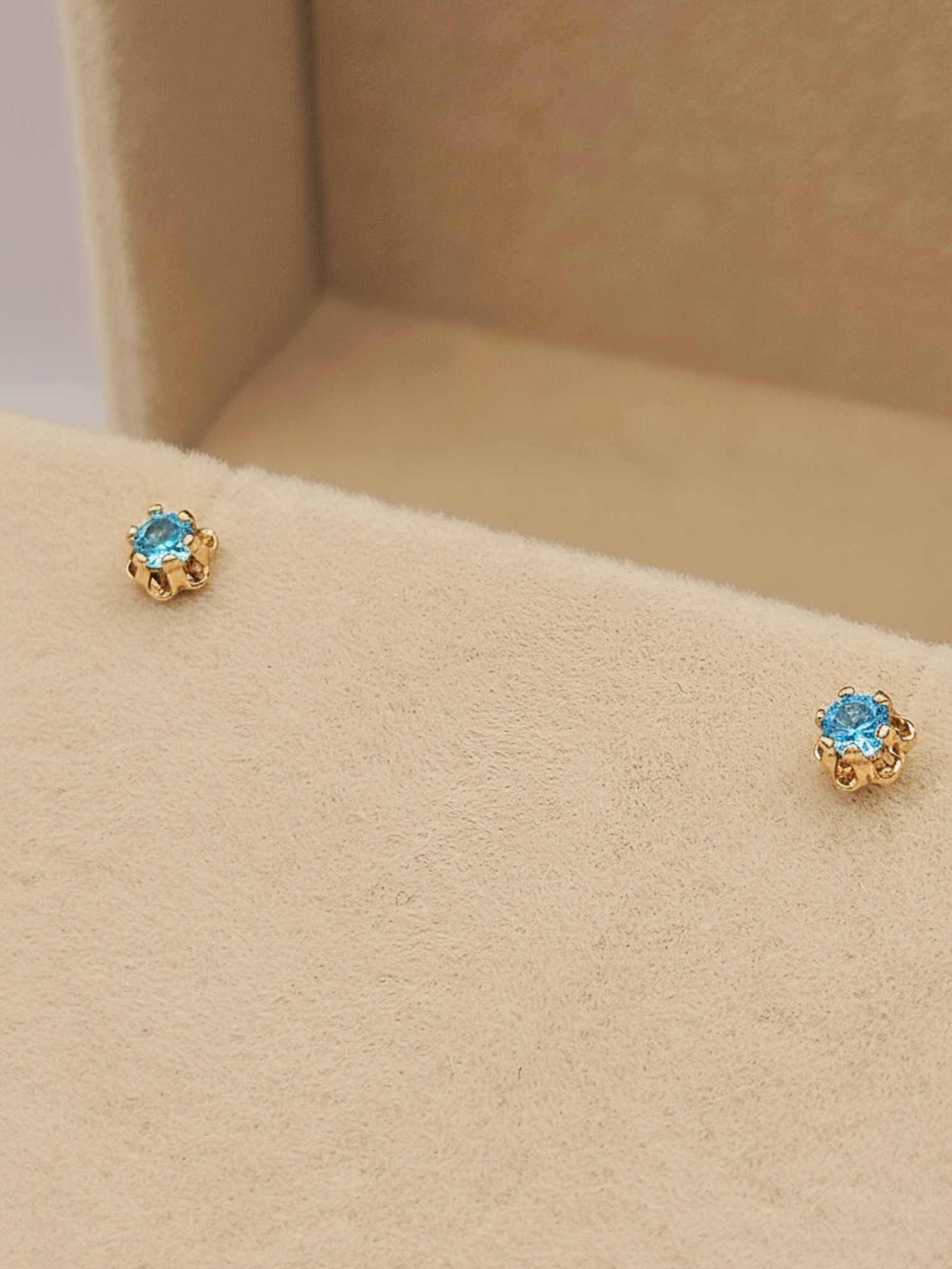 Aros chaton italiano aguamarina 4 mm 0.7 grs Oro 18k 5