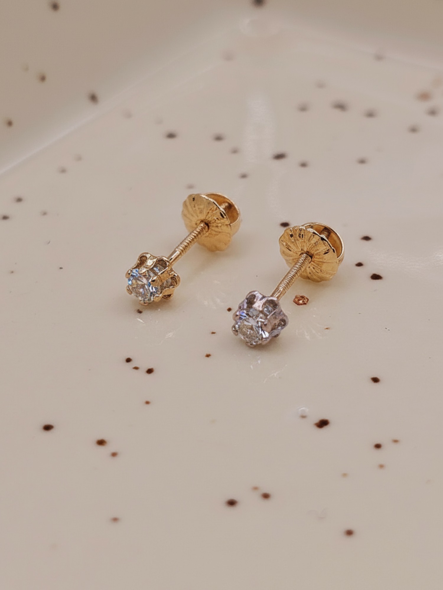 Aros chaton italiano circon 4 mm 0.7 grs Oro 18k 3