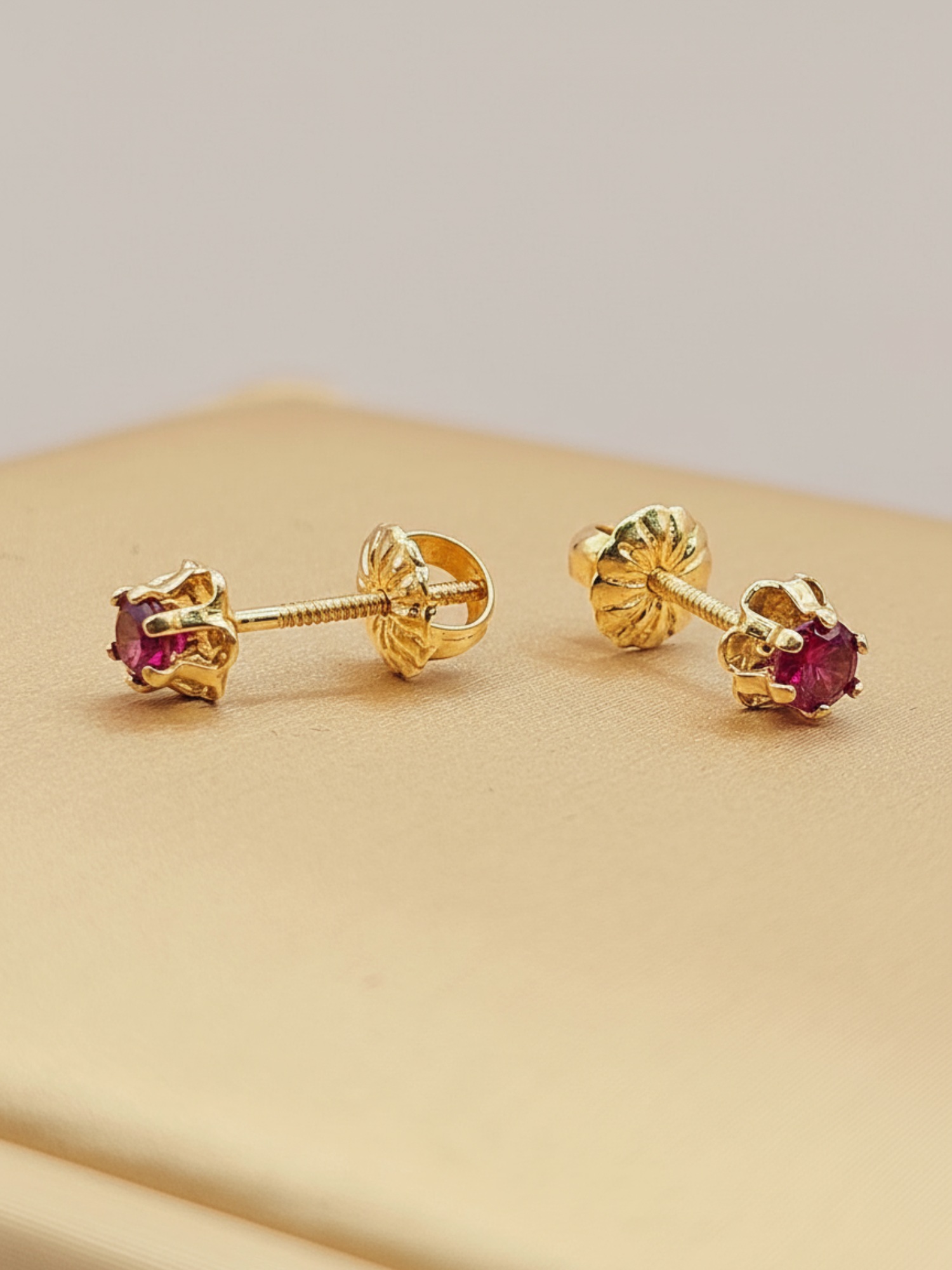 Aros chaton italiano rubi 5 mm 0.9 grs Oro 18k 2