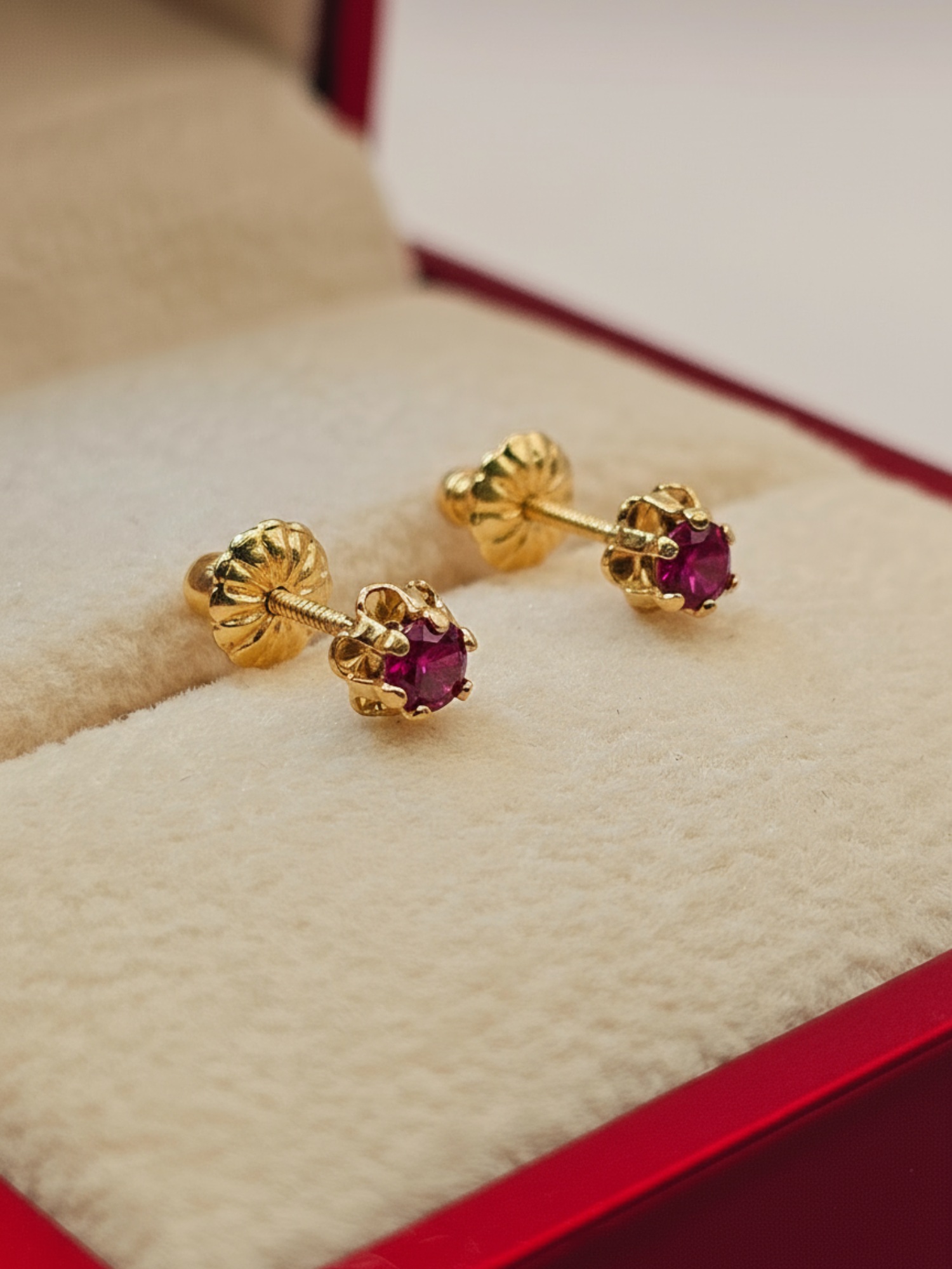 Aros chaton italiano rubi 5 mm 0.9 grs Oro 18k 4