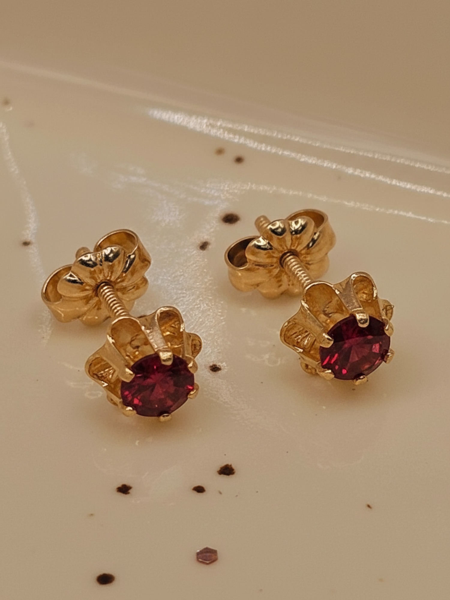 Aros chaton italiano rubi 7 mm 1.3 grs Oro 18k 3