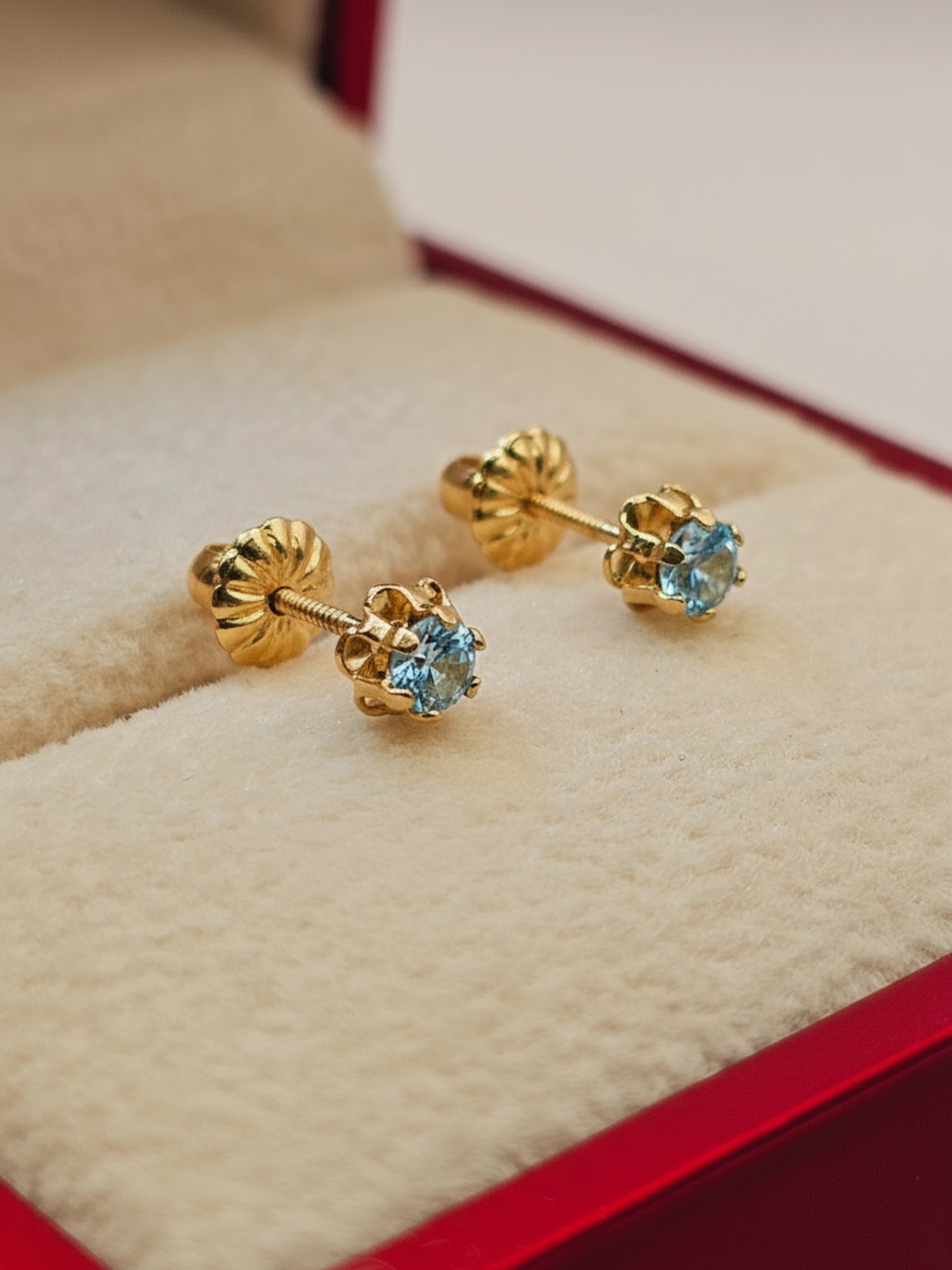 Aros chaton italiano aguamarina 5 mm 0.9 grs Oro 18k 3