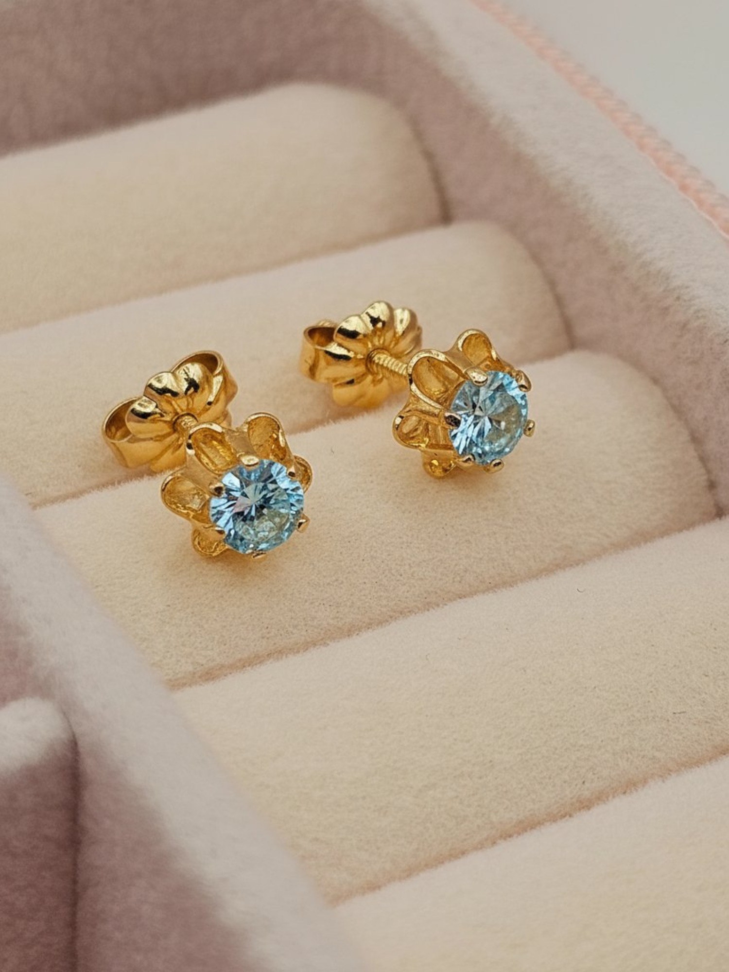 Aros chaton italiano aguamarina 7 mm 1.3 grs Oro 18k 2