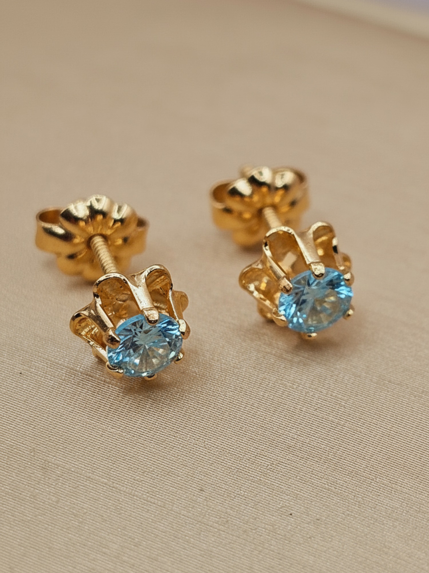 Aros chaton italiano aguamarina 7 mm 1.3 grs Oro 18k 4