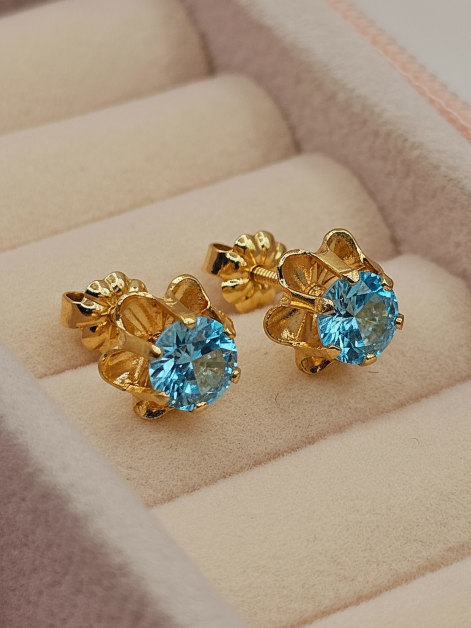 Aros chaton Italiano aguamarina 9 mm 2 grs Oro 18k 2