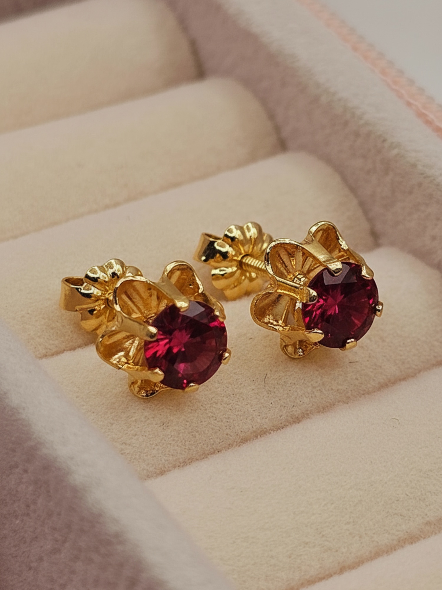 Aros chaton Italiano rubi 9 mm 2 grs Oro 18k 1