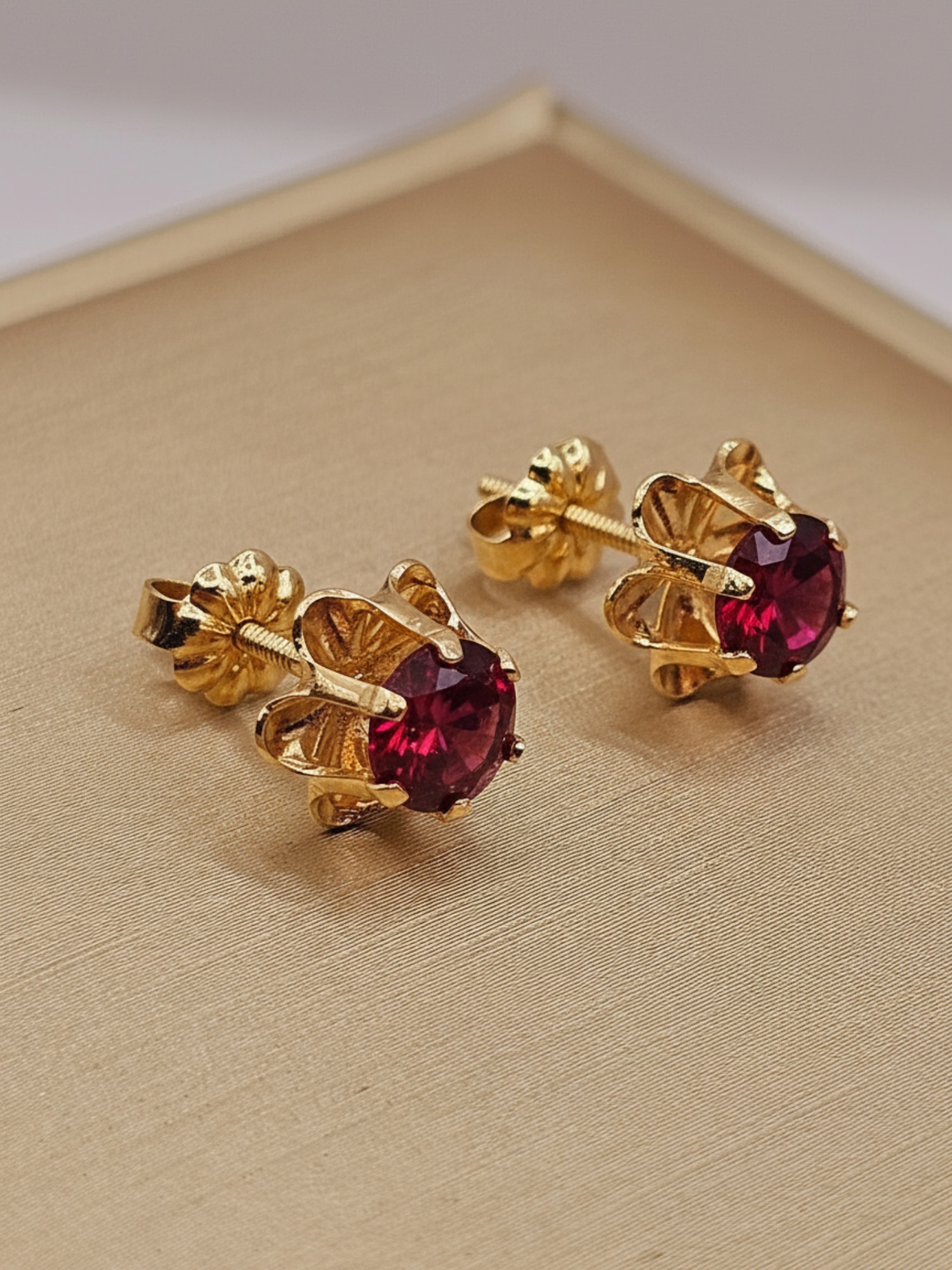 Aros chaton Italiano rubi 9 mm 2 grs Oro 18k 2