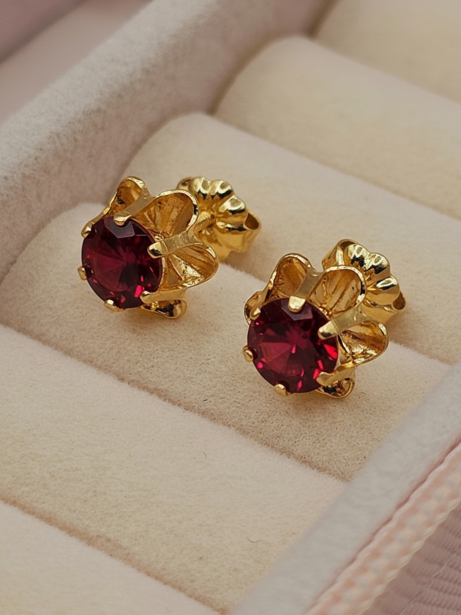 Aros chaton Italiano rubi 9 mm 2 grs Oro 18k 3