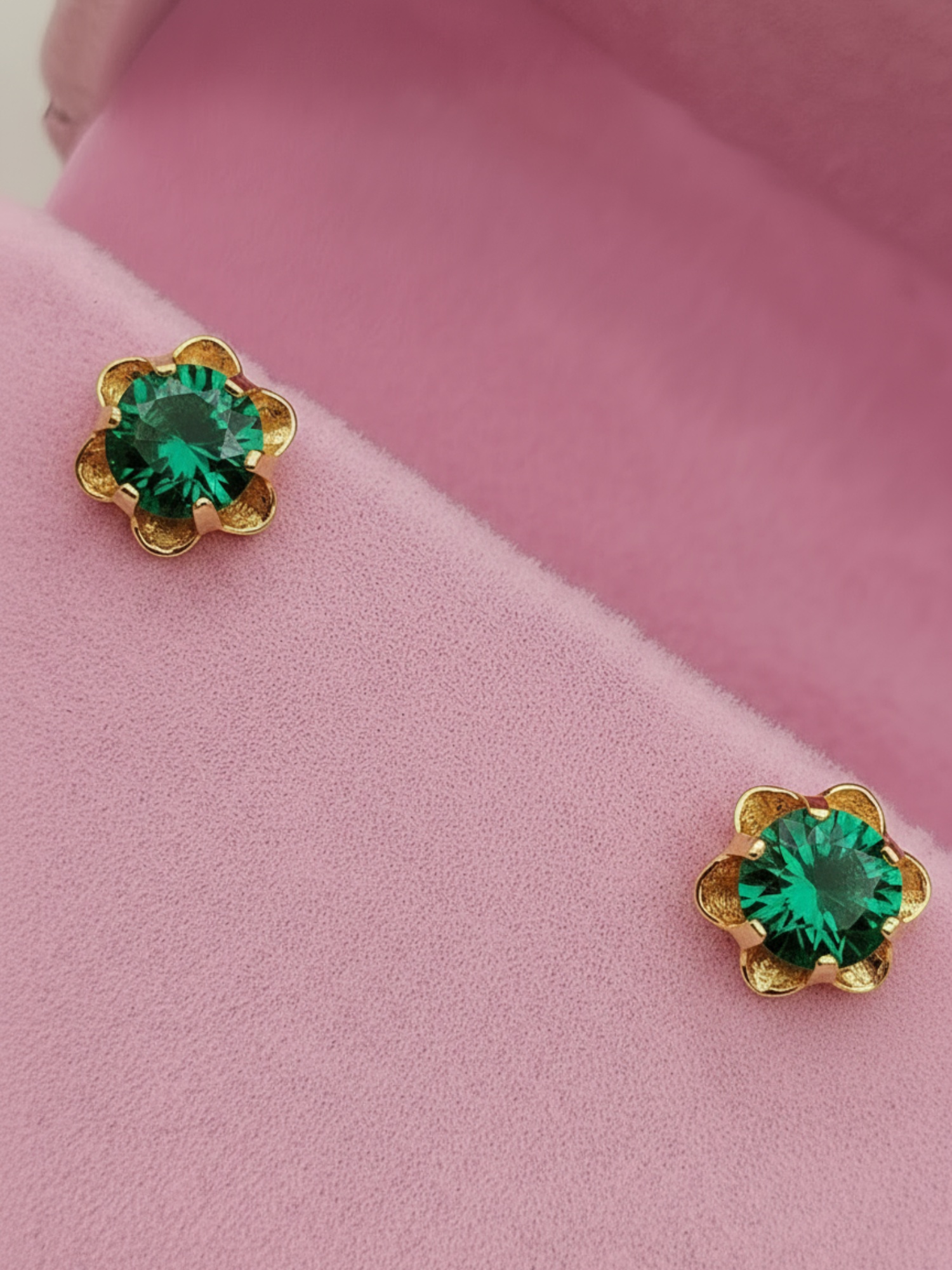 Aros chaton Italiano esmeralda 9 mm 2 grs Oro 18k 4