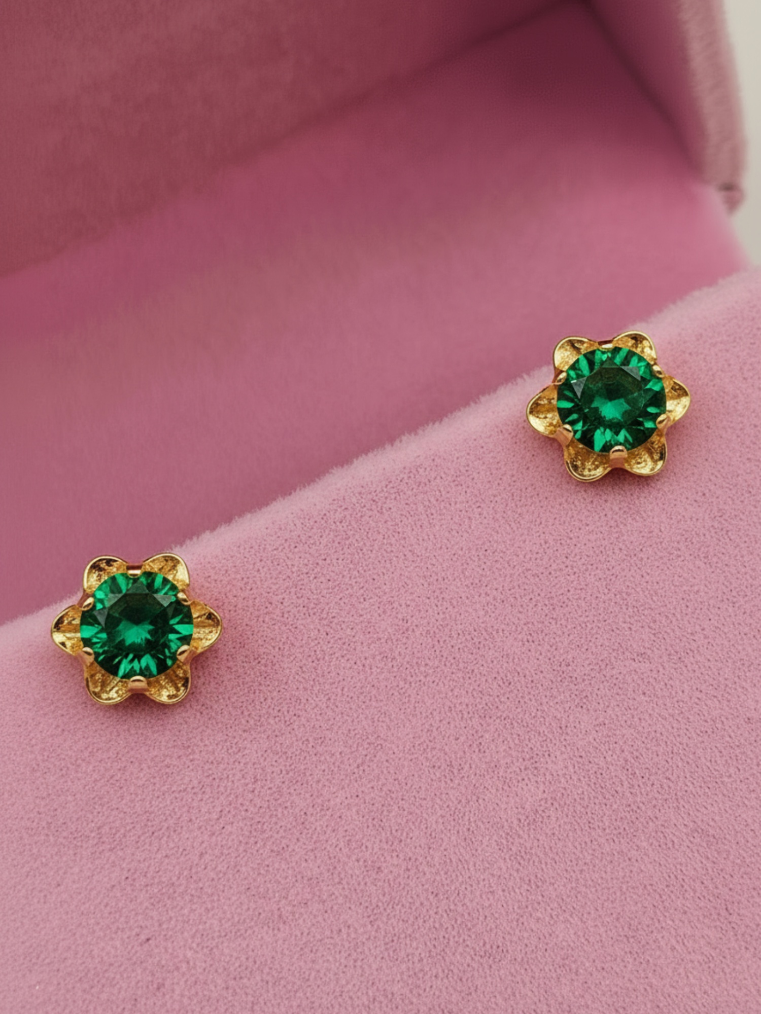 Aros chaton Italiano esmeralda 9 mm 2 grs Oro 18k 5