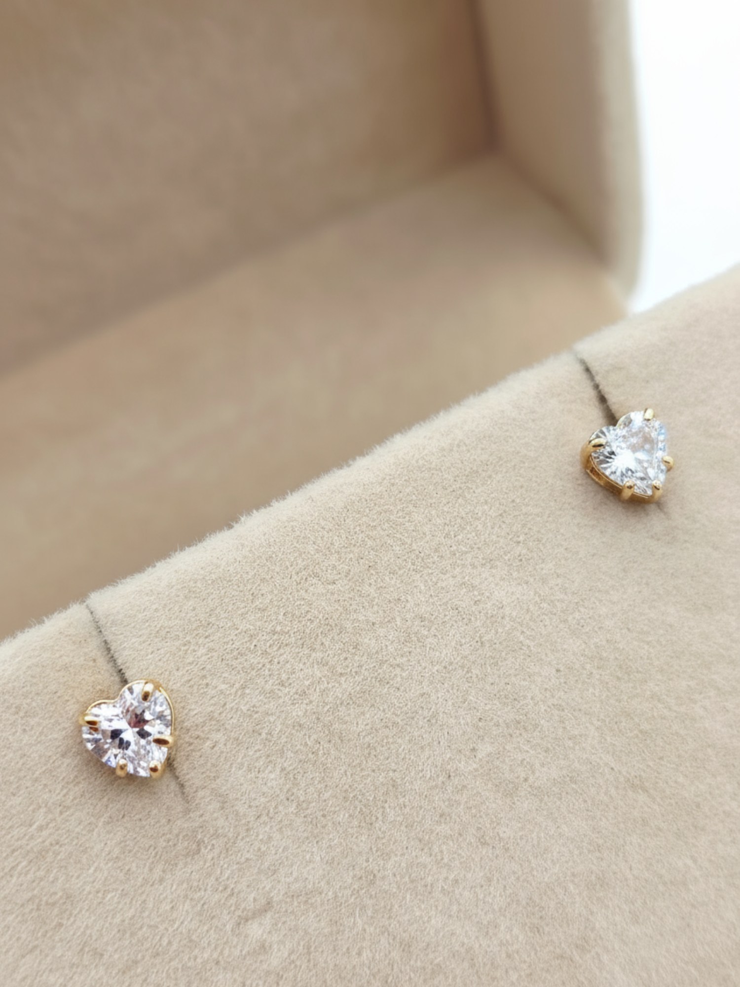 Aros chatón corazón circon 5 mm 1.3 grs Oro 18k 5