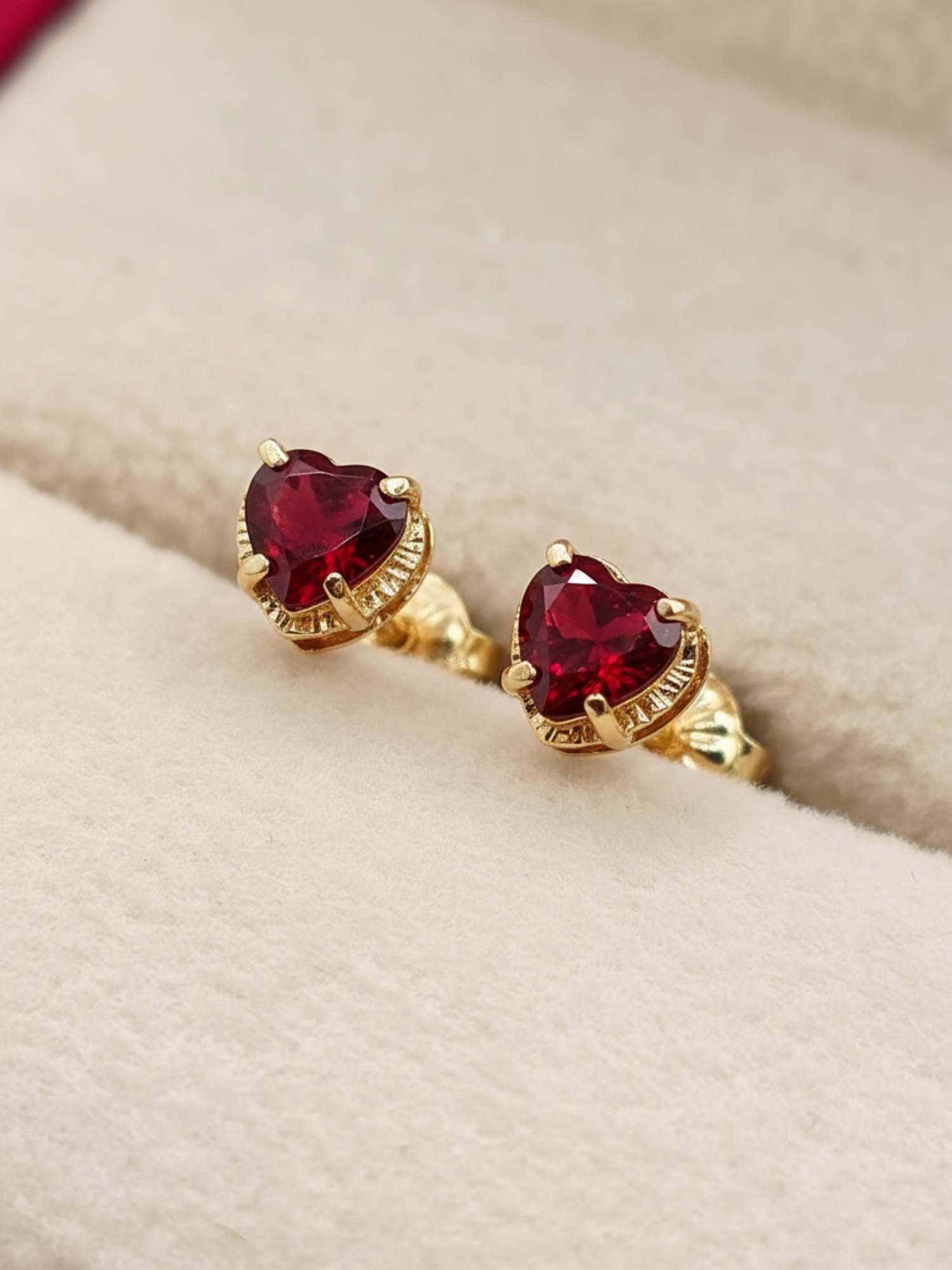 Aros chatón corazón rubi 5 mm 1.3 grs Oro 18k 4