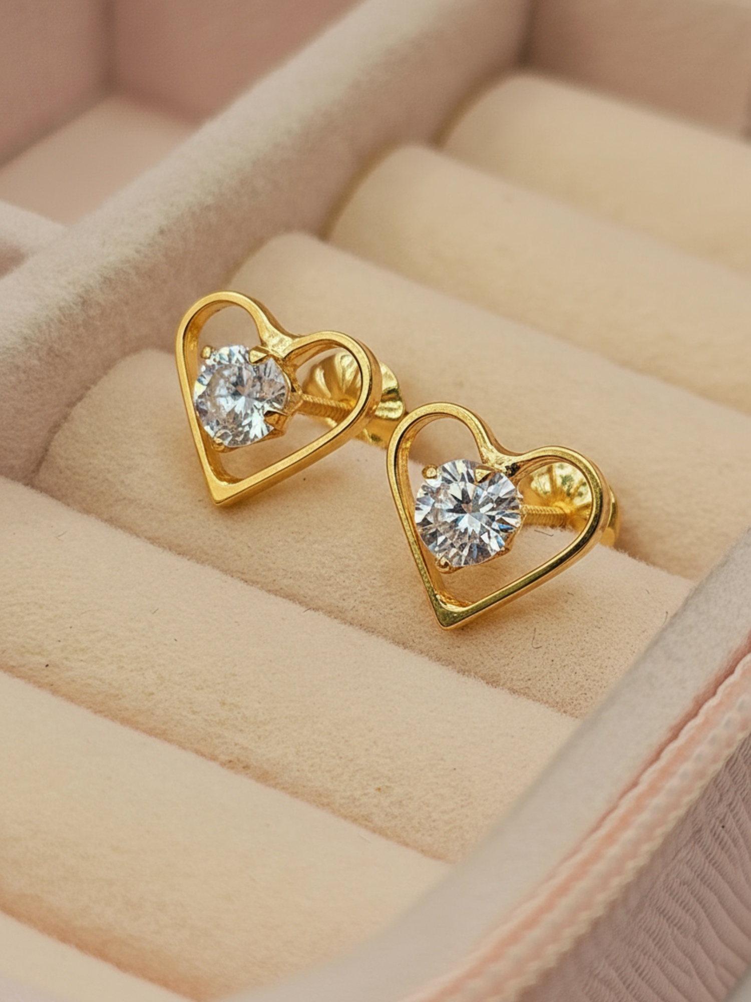 Aros corazón circon 9 mm 1.9 grs Oro 18k 2