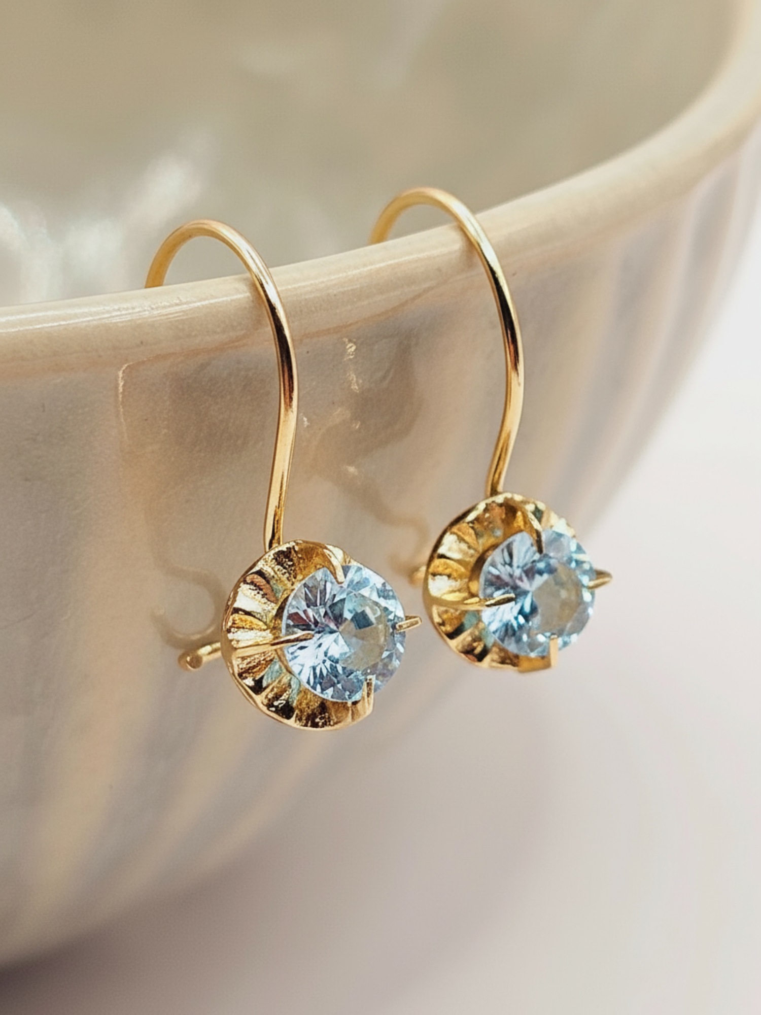 Aros chaton colgante aguamarina 2 cm 1.9 grs Oro 18k 1