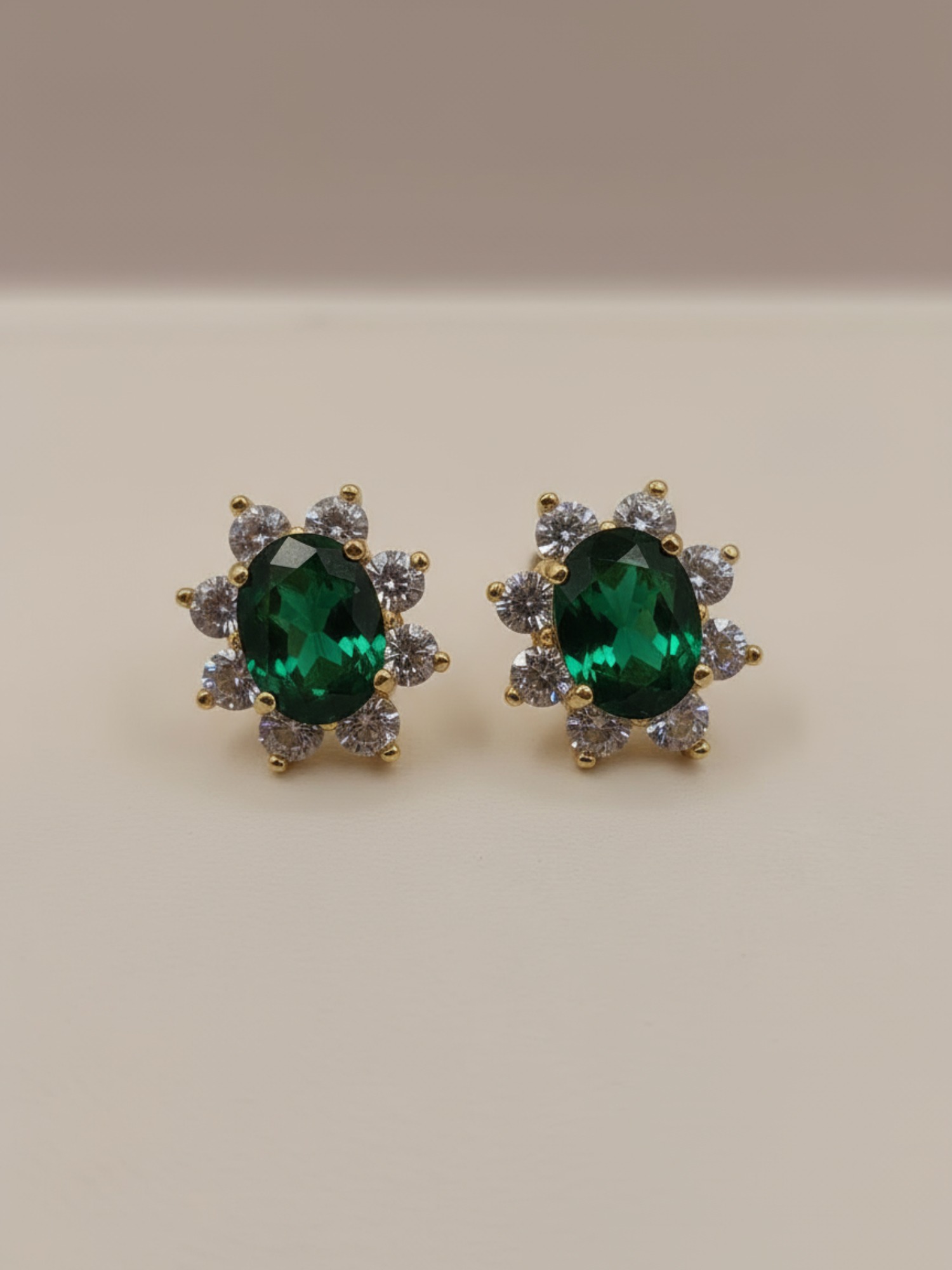 Aros lady esmeralda y circones 1.1 cm 2.5 grs Oro 18k 2