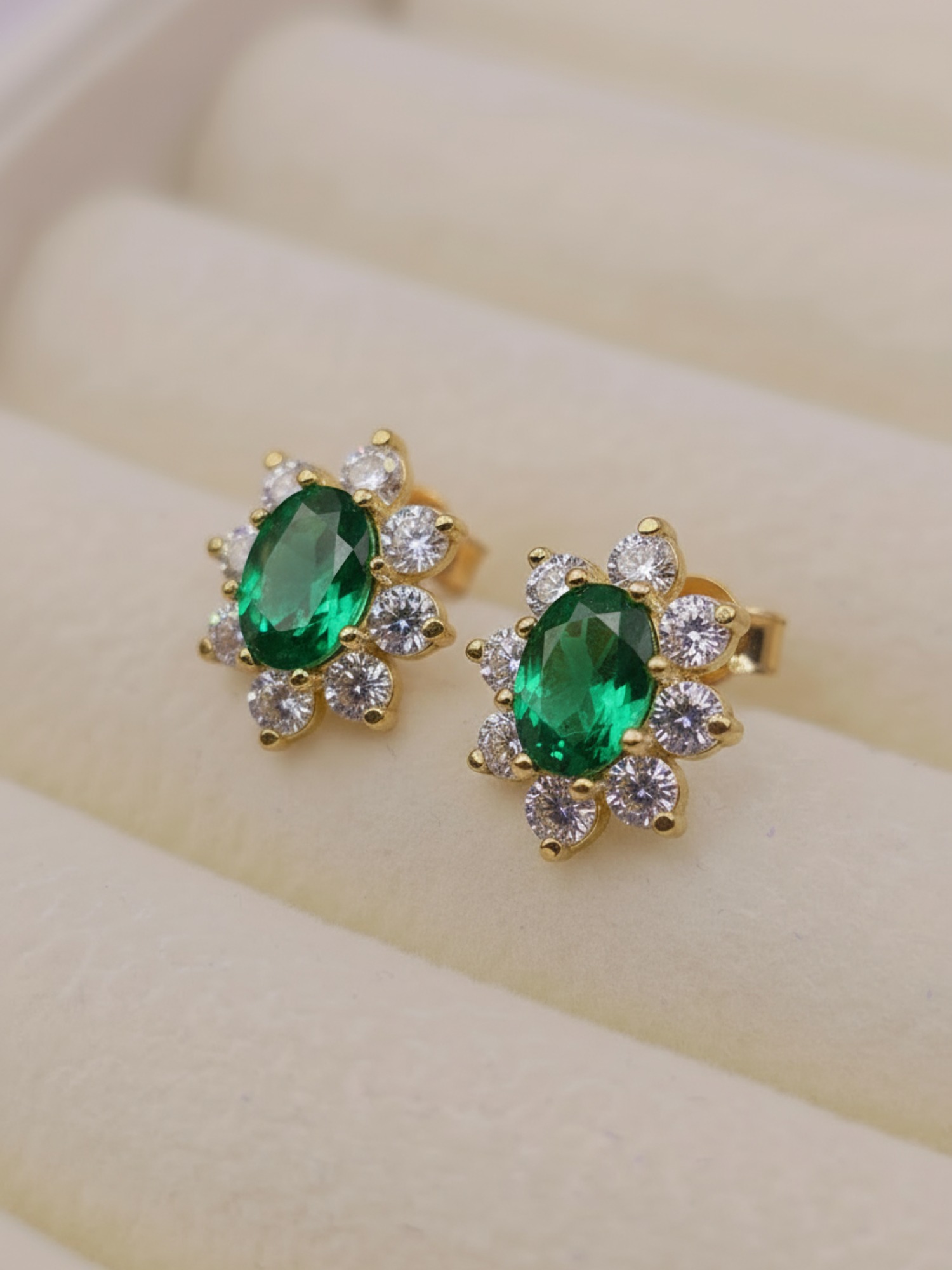 Aros lady esmeralda y circones 1.1 cm 2.5 grs Oro 18k 5