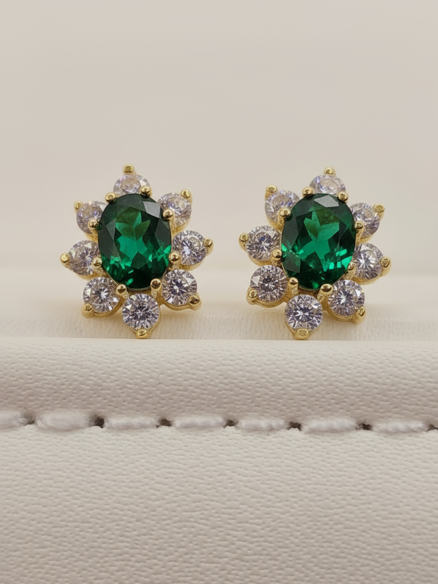 Aros lady esmeralda y circones 1.1 cm 2.5 grs Oro 18k 6