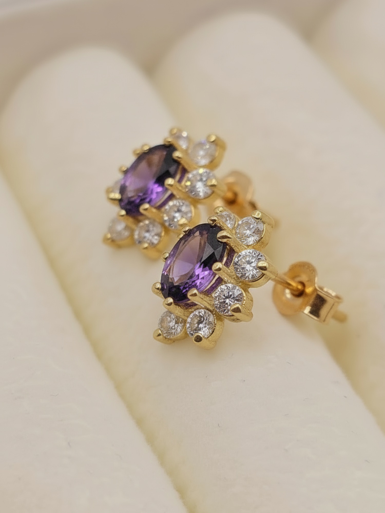 Aros lady amatista y circones 1.1 cm 2.5 grs Oro 18k 4