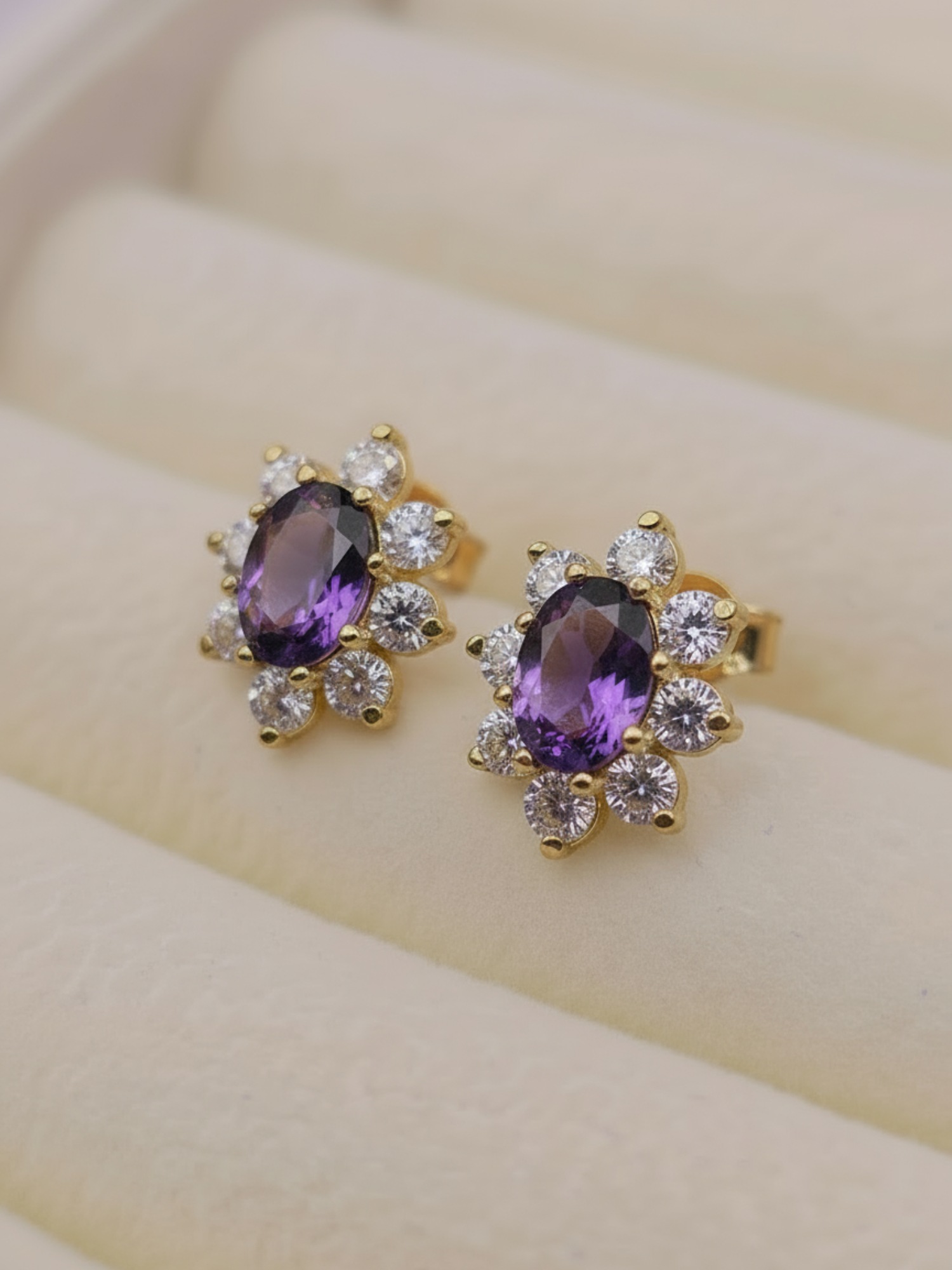 Aros lady amatista y circones 1.1 cm 2.5 grs Oro 18k 6