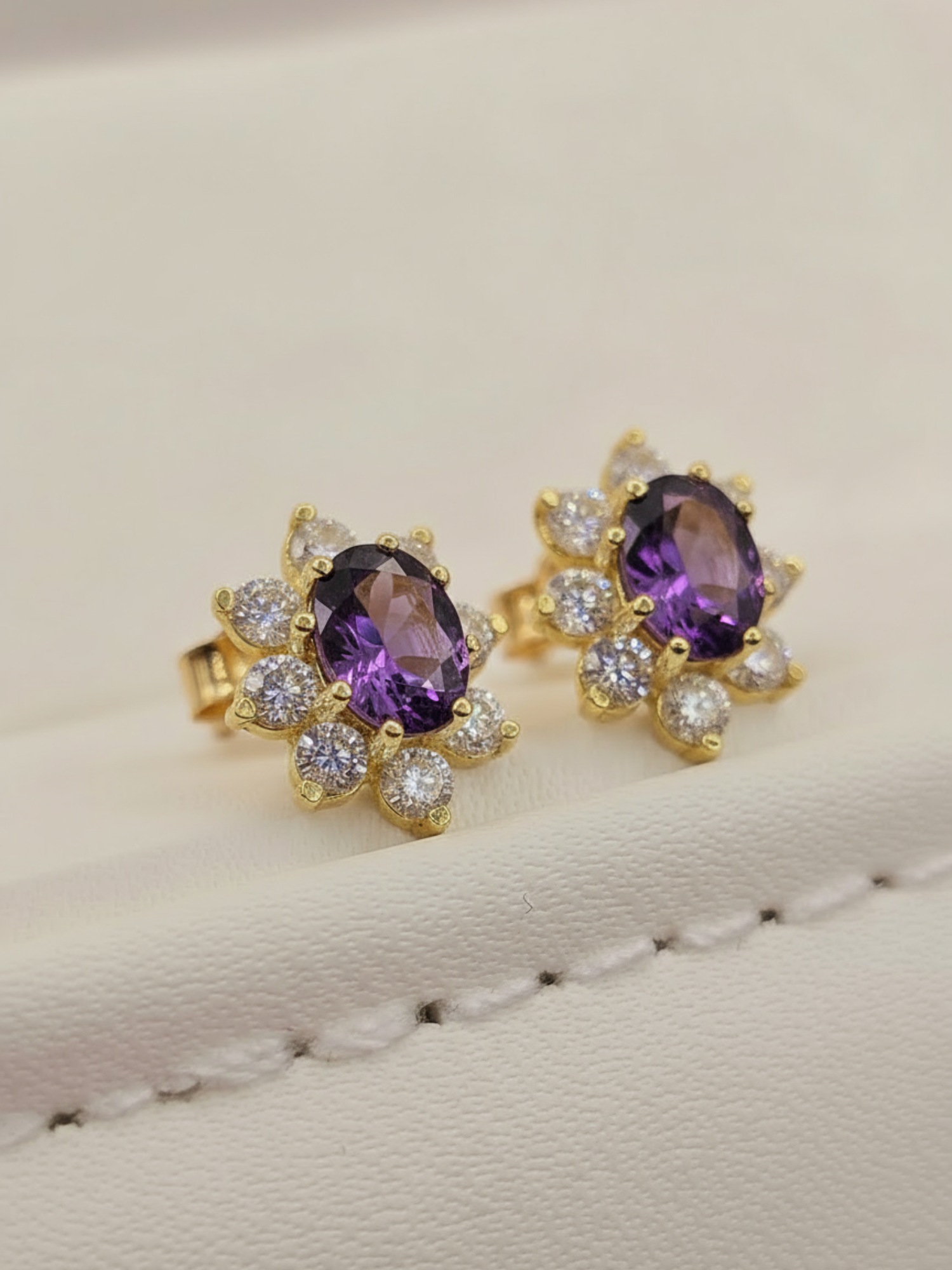 Aros lady amatista y circones 1.1 cm 2.5 grs Oro 18k 7