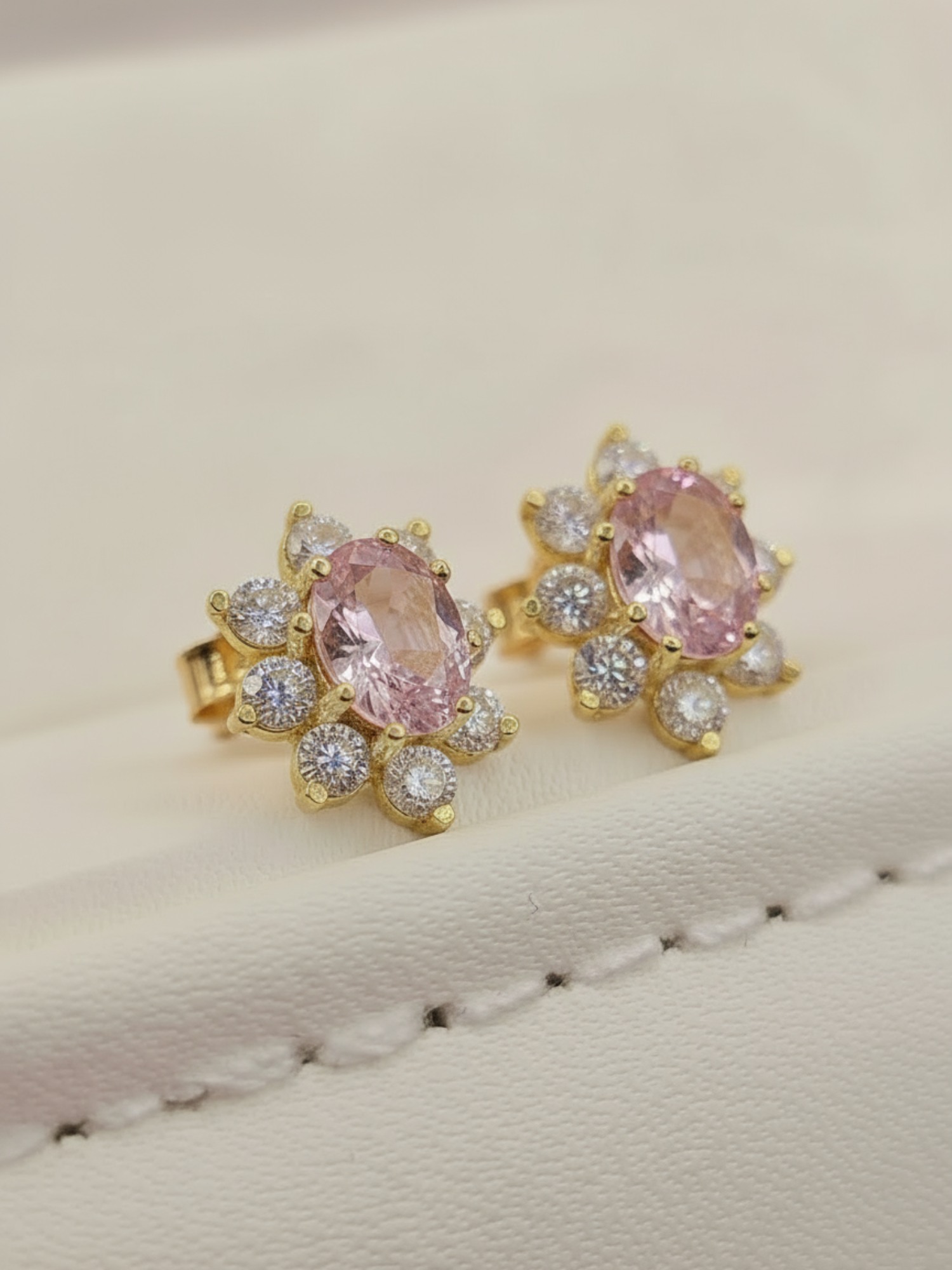 Aros lady rosa de francia y circones 1.1 cm 2.5 grs Oro 18k 1