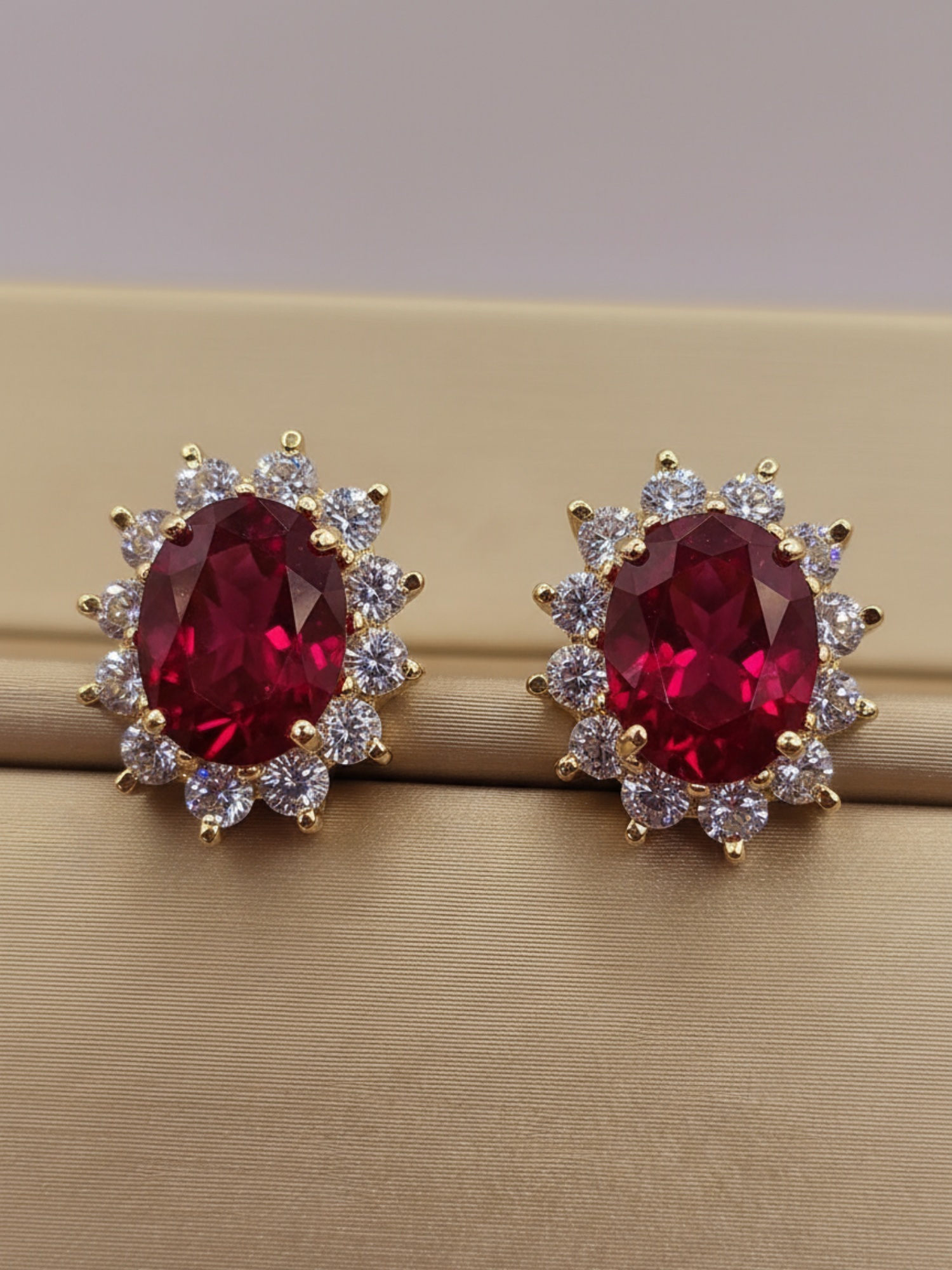 Aros Reina rubi y circones 1.5 cm 5.7 grs Oro 18k 6