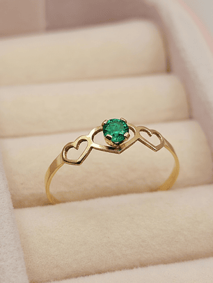 Anillo silueta tres corazones esmeralda 0.7 grs Oro 18k