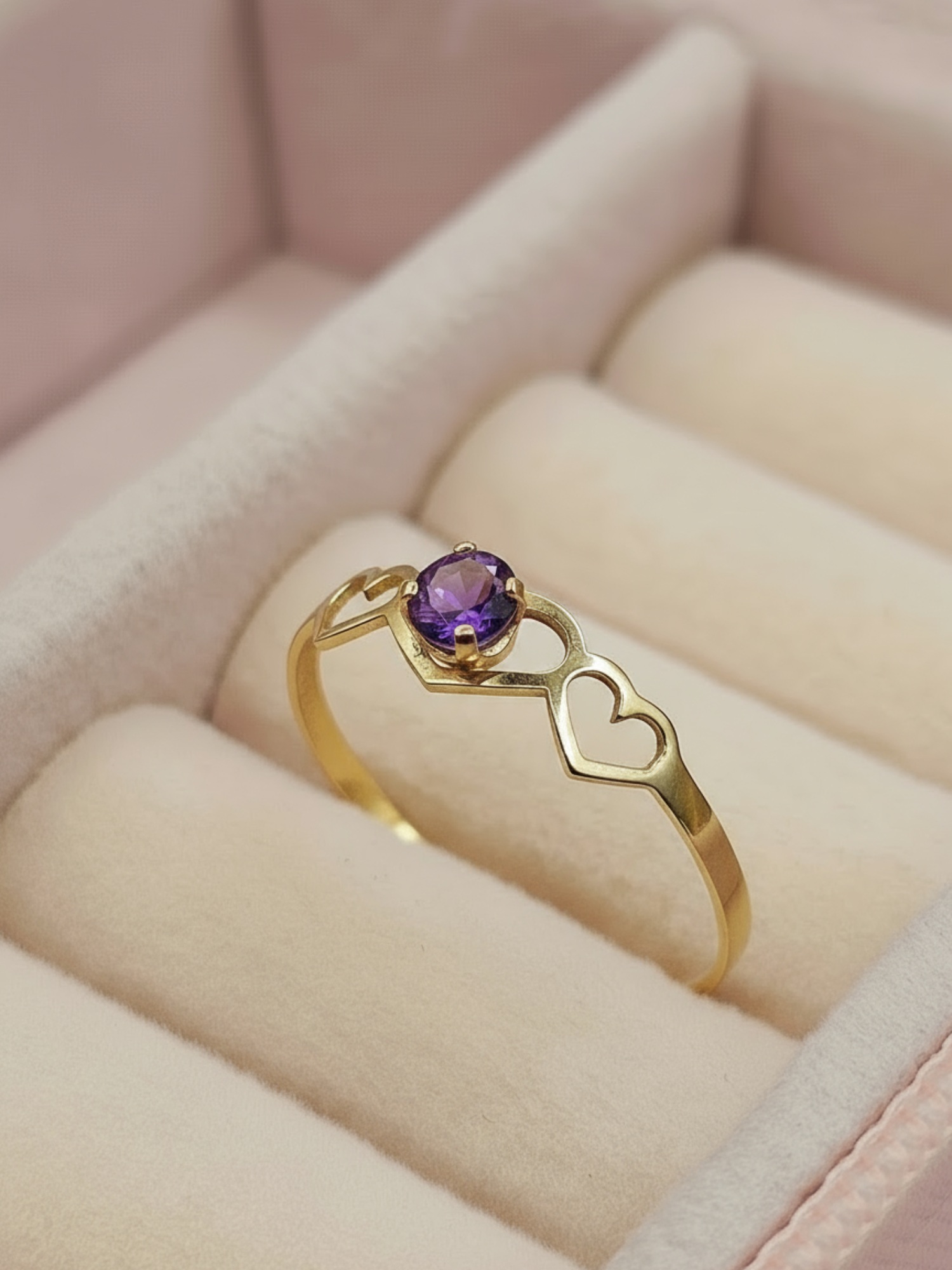 Anillo silueta tres corazones amatista 0.7 grs Oro 18k 1